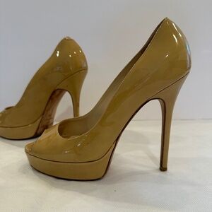 CLASSIC JIMMY CHOO CROWN PLATFORM HEELS IN NUDE/BEIGE GLOSSY PATENT LEATHER
